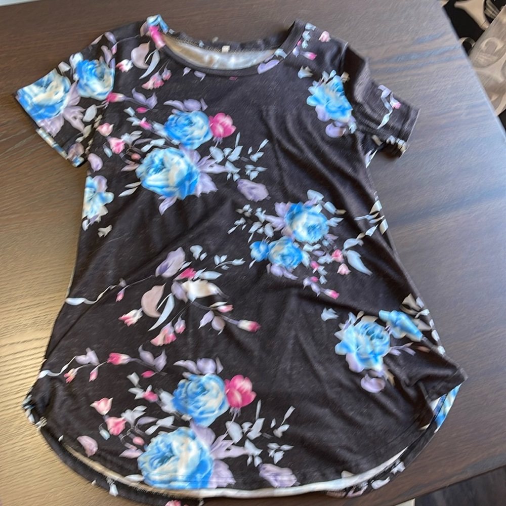 Flared short sleeved tunic style tee